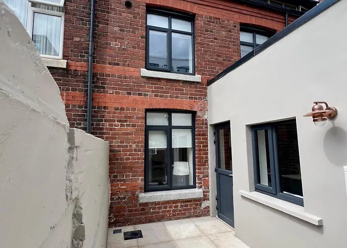 Ifsc Townhouse *