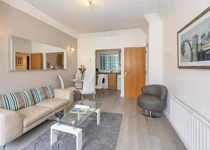 Ifsc Townhouse Apartments