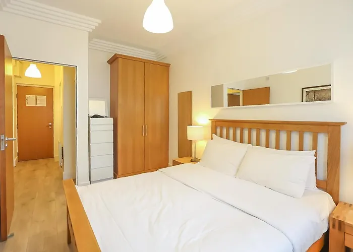 Ifsc Townhouse Apartments *