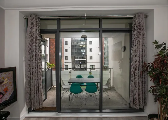 Ifsc Townhouse Apartments