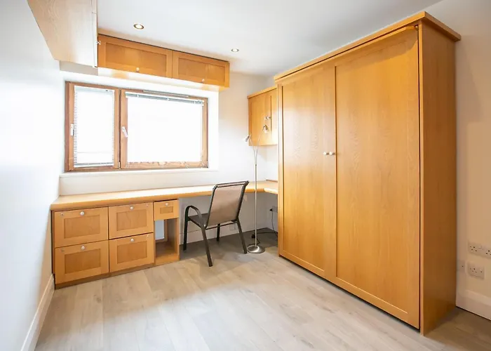 Ifsc Townhouse Apartments