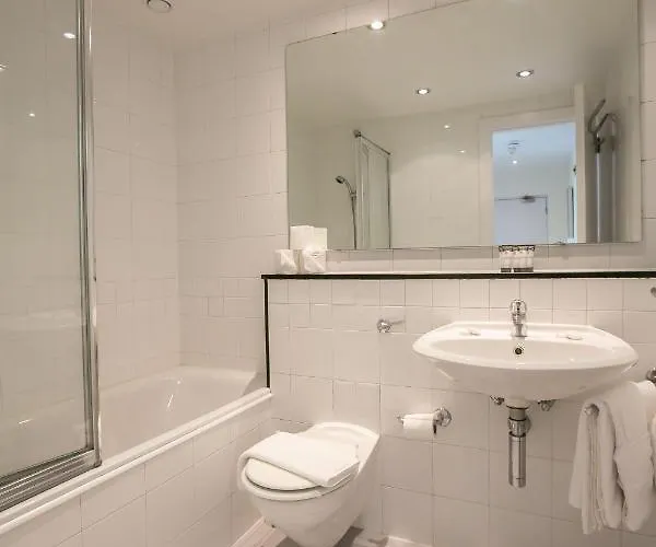 Ifsc Townhouse Apartments *