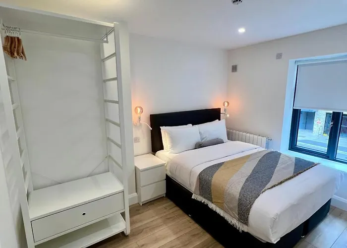 Ifsc Townhouse Apartments